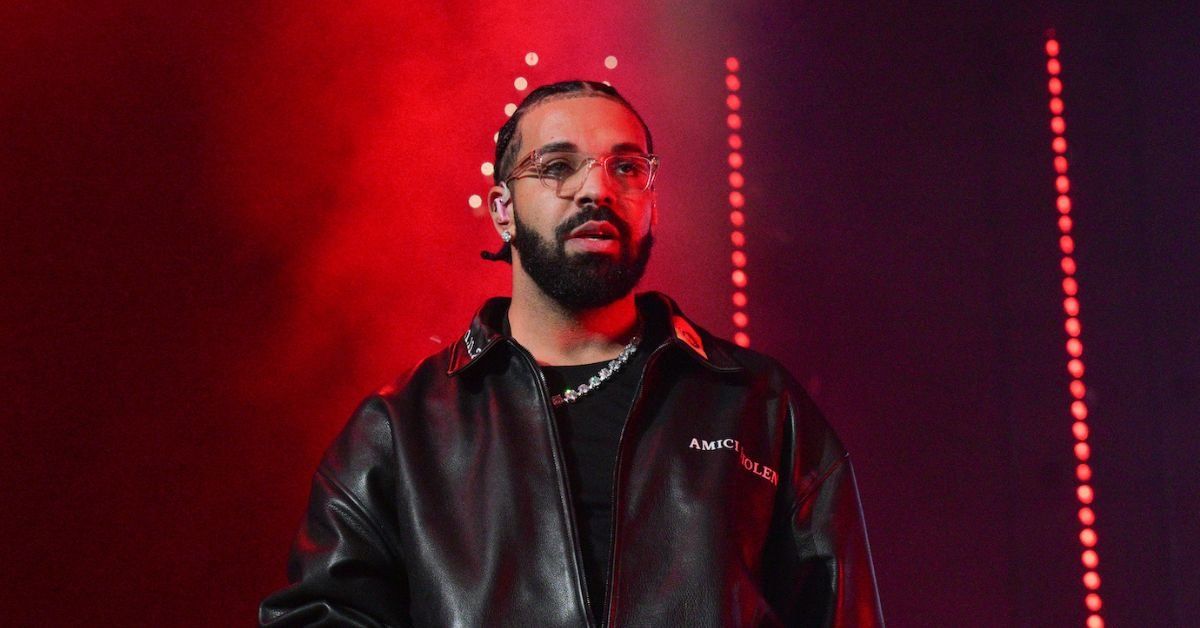 Drake Rips Male Fan Who Tried To Grab Towel From Woman: VIDEO - Comic Sands