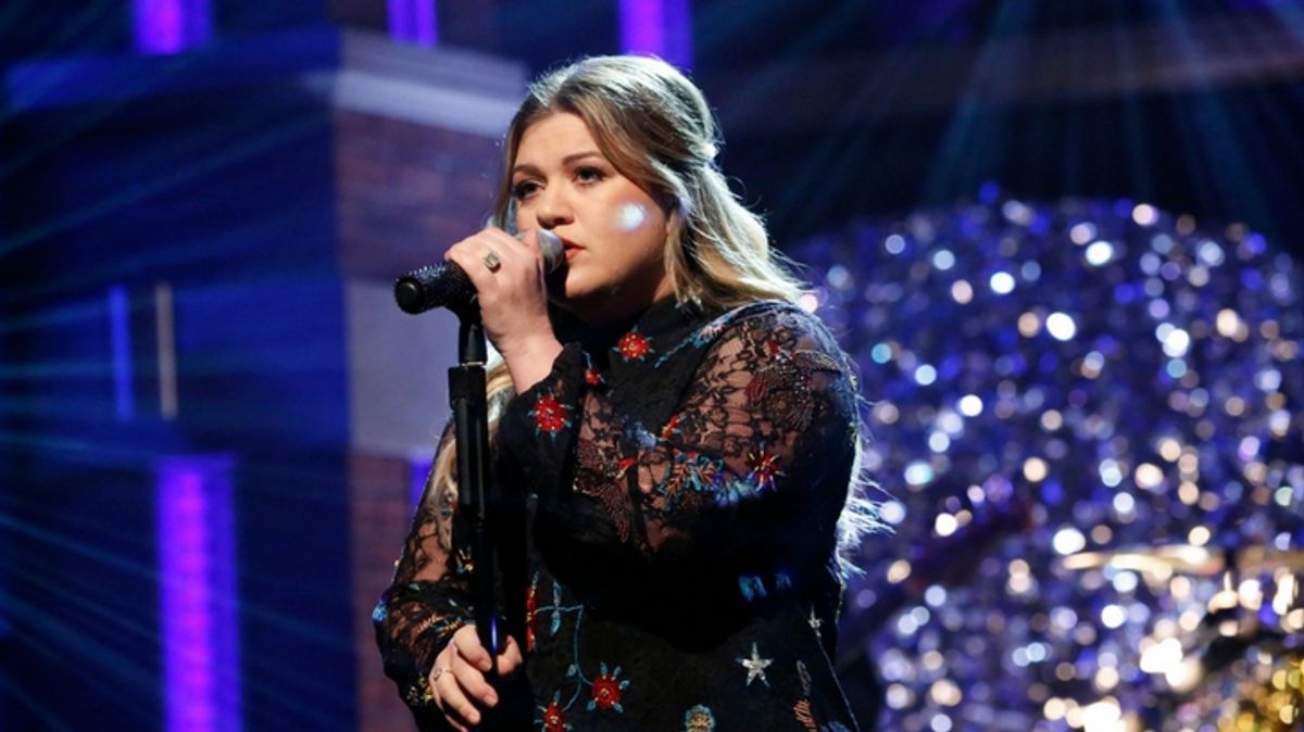 Kelly Clarkson Reveals She Was Depressed When Skinny