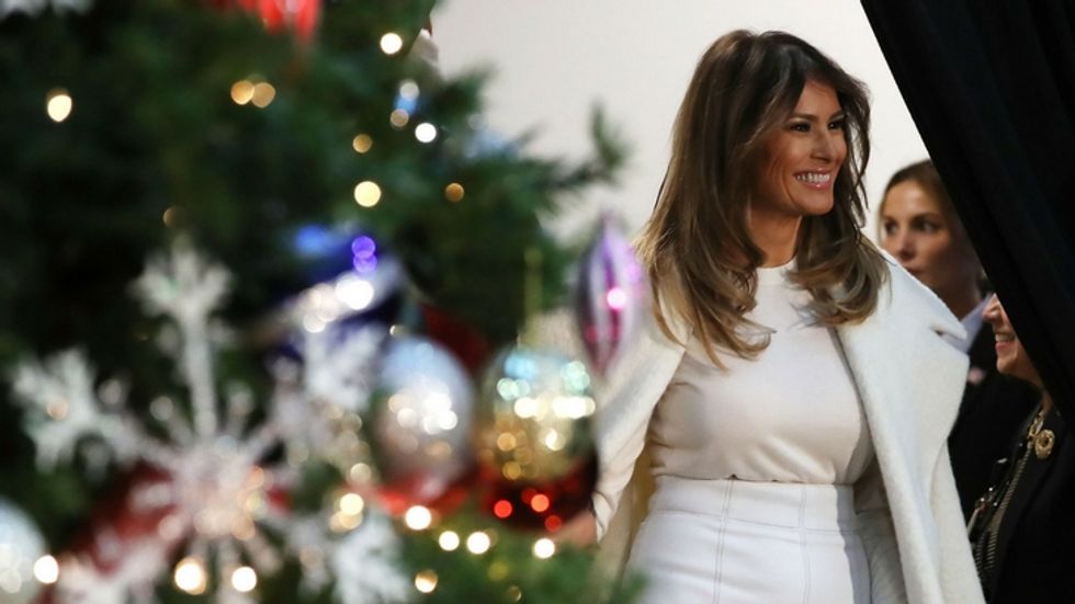 PHOTO: Melania Trump Tweets Christmas Pic With Snapchat Filter