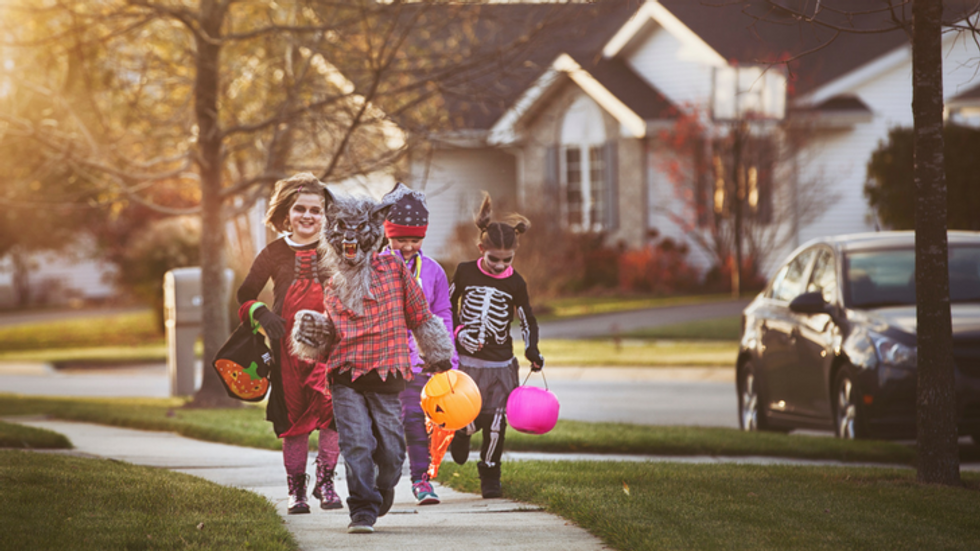 Is Mail Delivered on Halloween 2017?