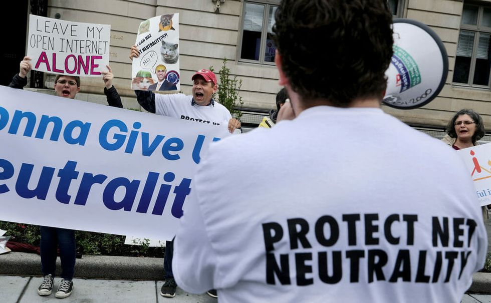 net neutrality proponents protest